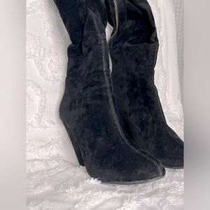 STEVEN MADDEN • BREWSTER FAUX SUEDE OVER THE KNEE PUMPS • GUC